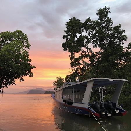 Nomad Divers Bangka Likupang Luaran gambar