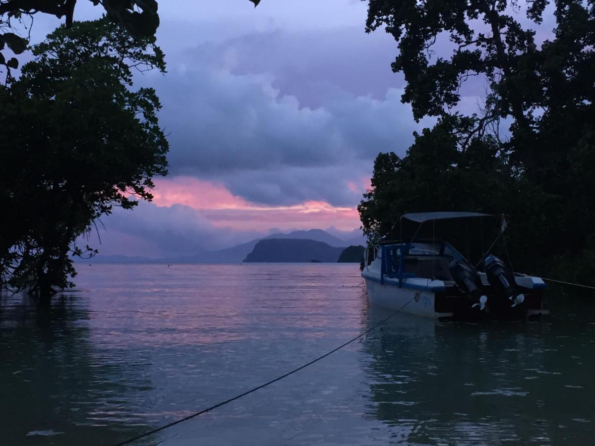 Nomad Divers Bangka Likupang Luaran gambar
